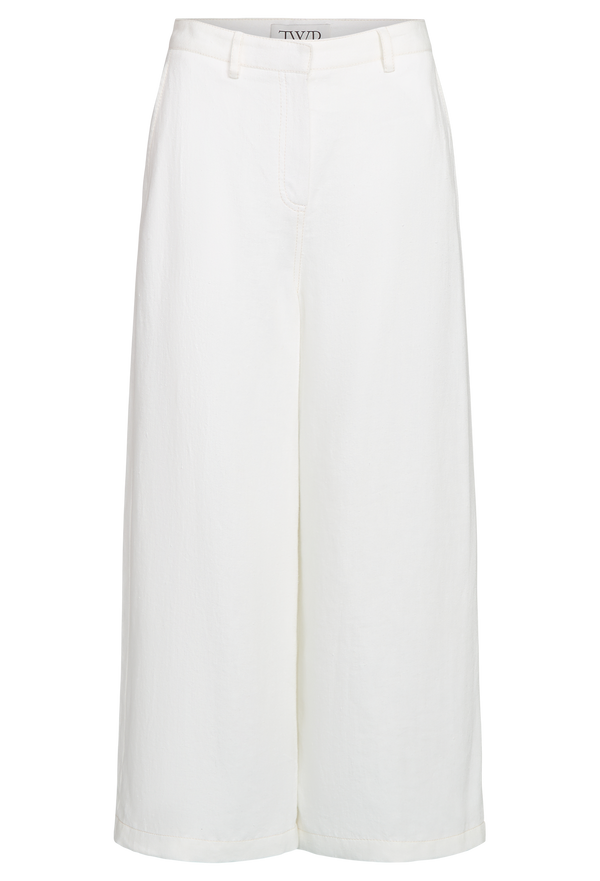 a white wide leg pant. transparent baxckground.