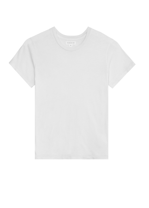 FLATLAY OF A WHITE CREWNECK T-SHIRT ON A TRANSPARENT BACKGROUND